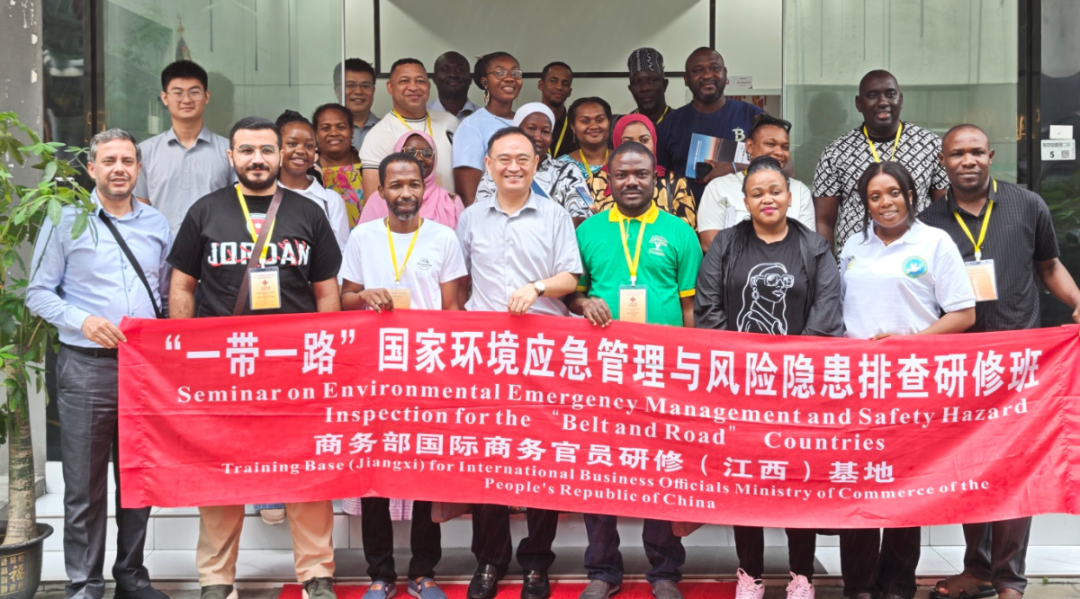 7国友人齐聚光谷丨商务部国际官员研修基地专题研修班莅临尚为集团参观交流